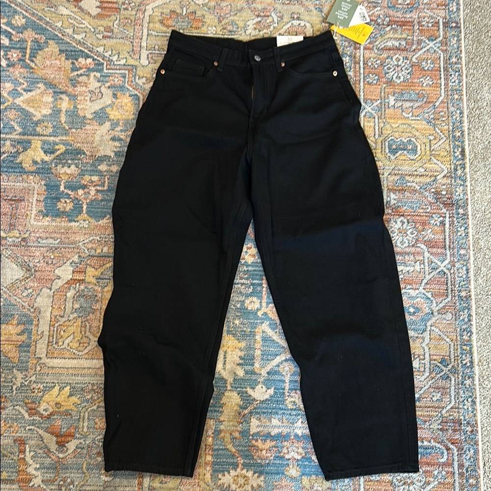 BNWT H&M women’s black barrel jeans size 6